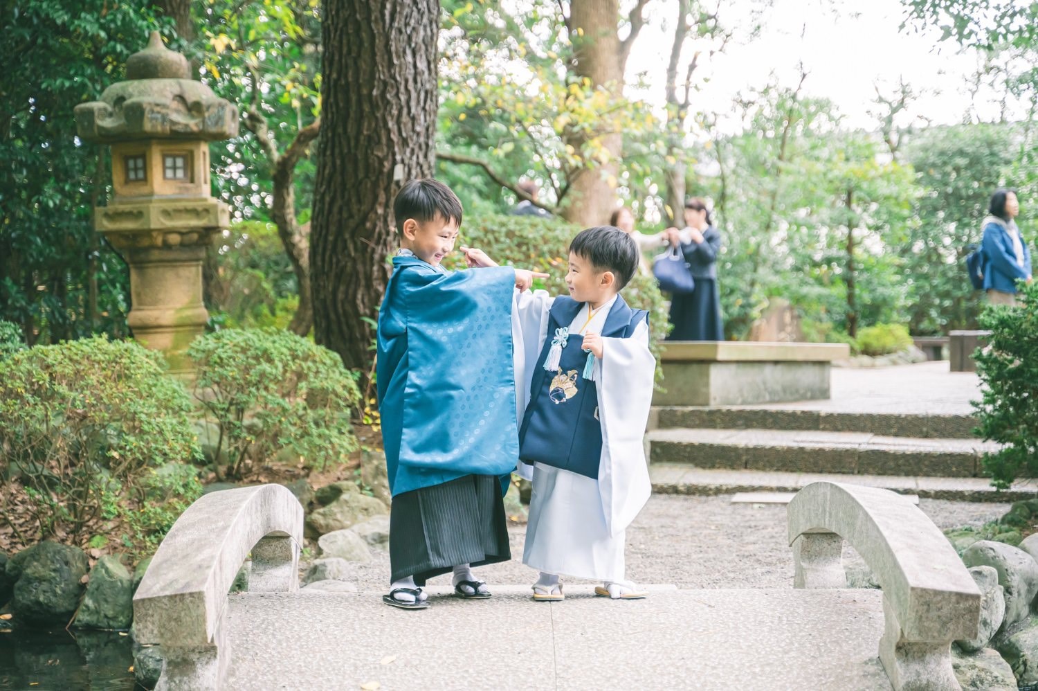 七五三の着物を着た子どもたち