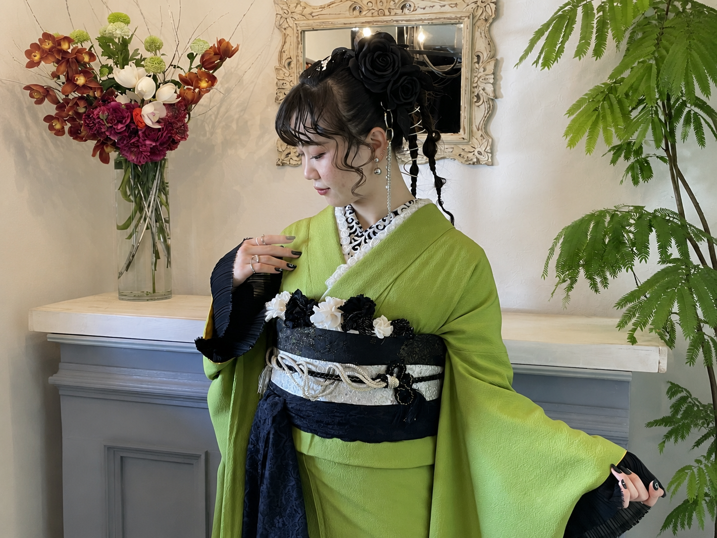 成人式の振袖を着た女性